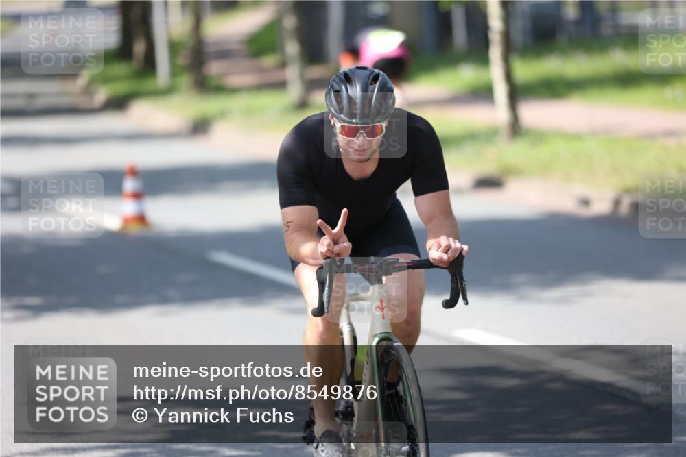10.08.2025 - GEWOBA Citytriathlon Bremen Yannick Fuchs http://msf.ph/oto/8549876 10.08.2025 14:09:10 Radfahren 85, 165 meine-sportfotos.de