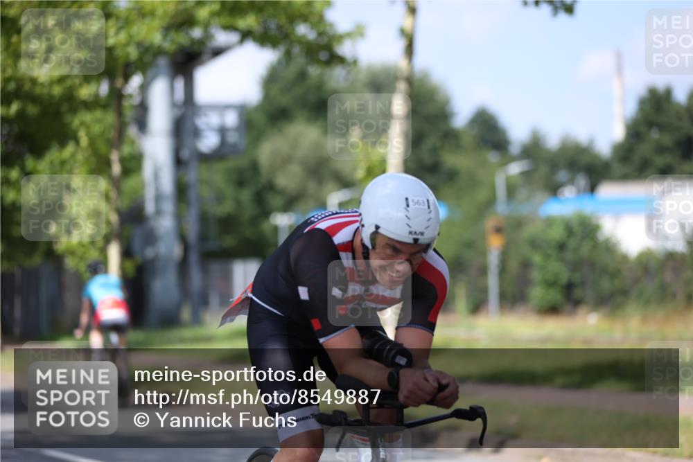 10.08.2025 - GEWOBA Citytriathlon Bremen Yannick Fuchs http://msf.ph/oto/8549887 10.08.2025 12:20:34 Radfahren 563, 596, 631, 720, 734, 829, 900, 940 meine-sportfotos.de