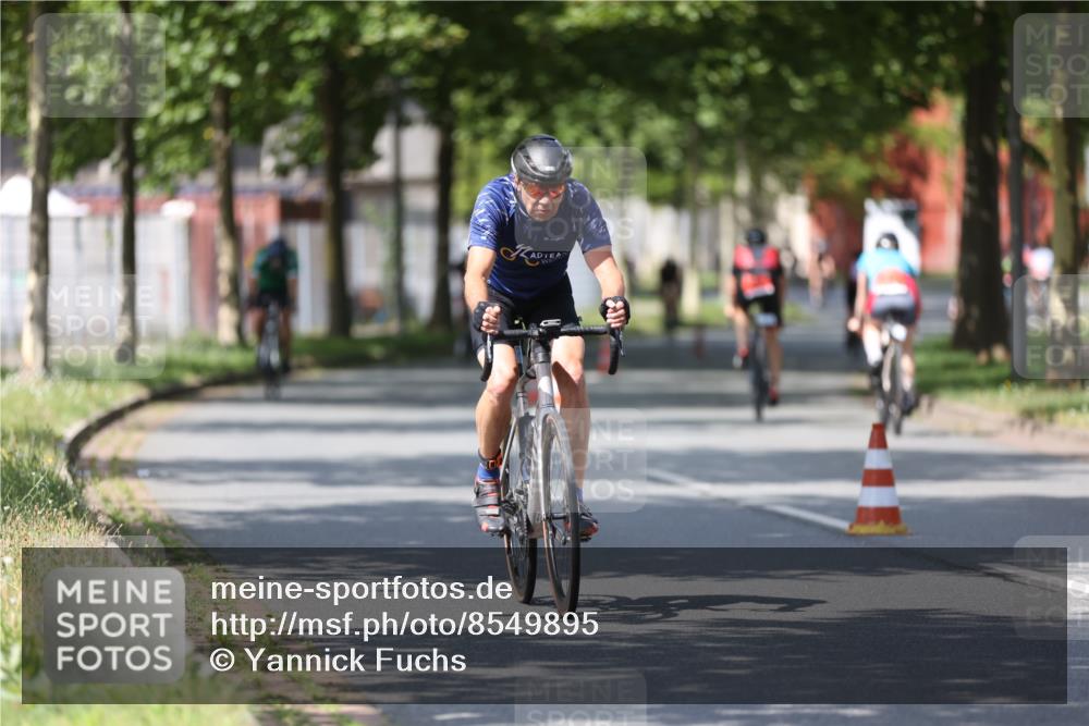 10.08.2025 - GEWOBA Citytriathlon Bremen Yannick Fuchs http://msf.ph/oto/8549895 10.08.2025 12:20:36 Radfahren 563, 596, 631, 734, 829, 900, 940 meine-sportfotos.de