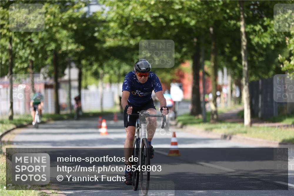 10.08.2025 - GEWOBA Citytriathlon Bremen Yannick Fuchs http://msf.ph/oto/8549903 10.08.2025 12:20:37 Radfahren 563, 596, 631, 734, 829, 900, 940 meine-sportfotos.de