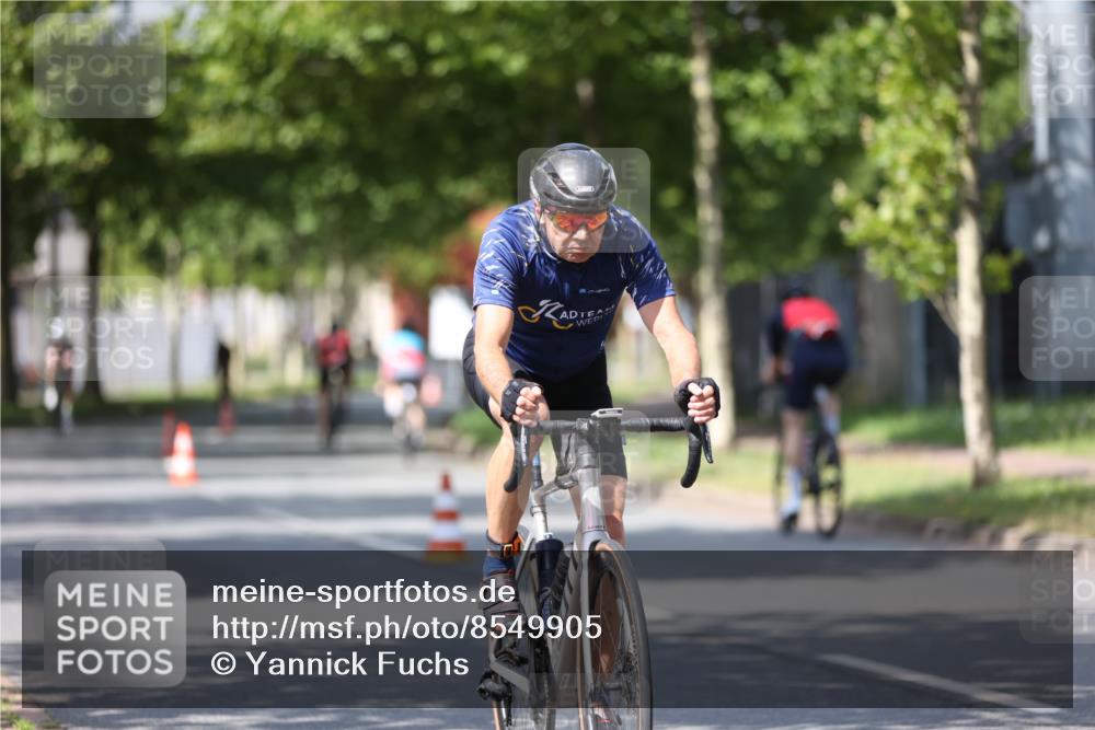10.08.2025 - GEWOBA Citytriathlon Bremen Yannick Fuchs http://msf.ph/oto/8549905 10.08.2025 12:20:37 Radfahren 563, 596, 631, 734, 829, 900, 940 meine-sportfotos.de