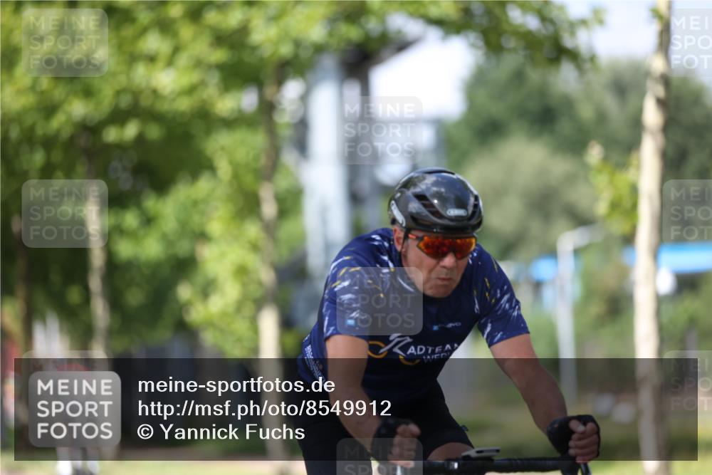 10.08.2025 - GEWOBA Citytriathlon Bremen Yannick Fuchs http://msf.ph/oto/8549912 10.08.2025 12:20:38 Radfahren 563, 596, 631, 734, 829, 900, 940 meine-sportfotos.de