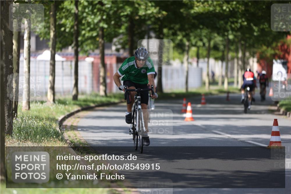 10.08.2025 - GEWOBA Citytriathlon Bremen Yannick Fuchs http://msf.ph/oto/8549915 10.08.2025 12:20:40 Radfahren 563, 631, 734, 829, 899, 900, 940 meine-sportfotos.de