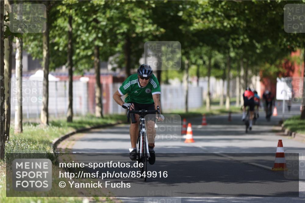 10.08.2025 - GEWOBA Citytriathlon Bremen Yannick Fuchs http://msf.ph/oto/8549916 10.08.2025 12:20:40 Radfahren 563, 631, 734, 829, 899, 900, 940 meine-sportfotos.de