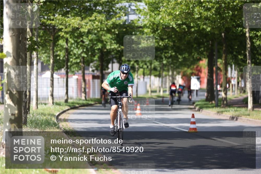 10.08.2025 - GEWOBA Citytriathlon Bremen Yannick Fuchs http://msf.ph/oto/8549920 10.08.2025 12:20:41 Radfahren 563, 631, 734, 829, 899, 900, 940, 1001 meine-sportfotos.de