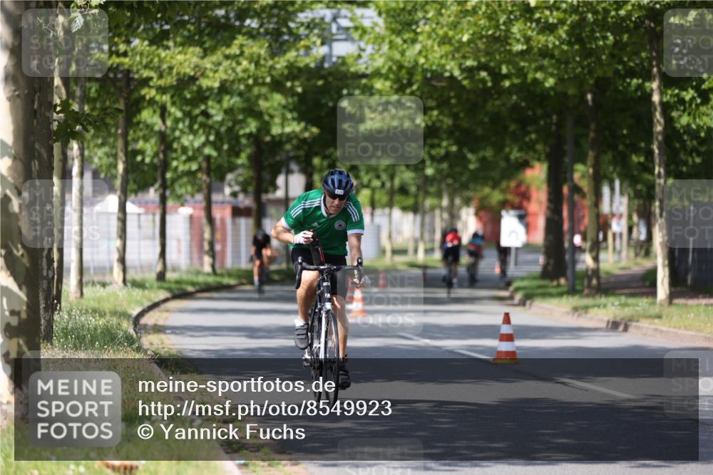 10.08.2025 - GEWOBA Citytriathlon Bremen Yannick Fuchs http://msf.ph/oto/8549923 10.08.2025 12:20:41 Radfahren 563, 631, 734, 829, 899, 900, 940, 1001 meine-sportfotos.de