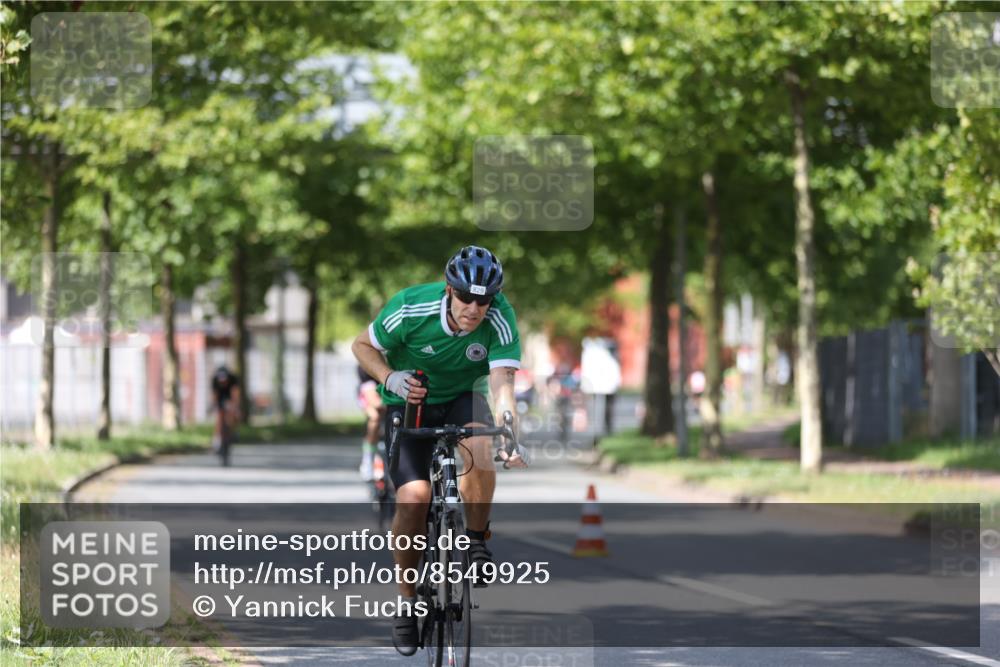 10.08.2025 - GEWOBA Citytriathlon Bremen Yannick Fuchs http://msf.ph/oto/8549925 10.08.2025 12:20:42 Radfahren 563, 631, 734, 772, 829, 899, 900, 940, 1001 meine-sportfotos.de