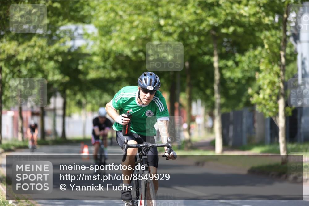 10.08.2025 - GEWOBA Citytriathlon Bremen Yannick Fuchs http://msf.ph/oto/8549929 10.08.2025 12:20:42 Radfahren 563, 631, 734, 772, 829, 899, 900, 940, 1001 meine-sportfotos.de