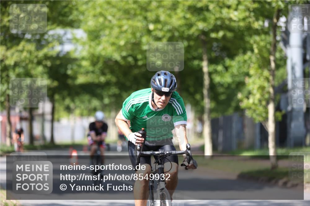 10.08.2025 - GEWOBA Citytriathlon Bremen Yannick Fuchs http://msf.ph/oto/8549932 10.08.2025 12:20:42 Radfahren 563, 631, 734, 772, 829, 899, 900, 940, 1001 meine-sportfotos.de