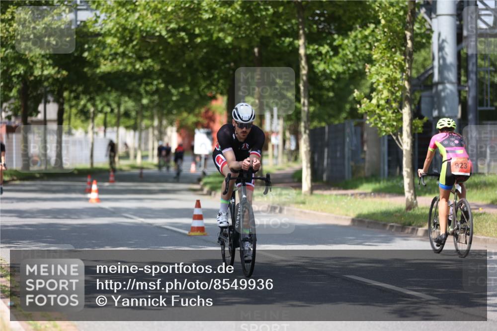 10.08.2025 - GEWOBA Citytriathlon Bremen Yannick Fuchs http://msf.ph/oto/8549936 10.08.2025 12:20:43 Radfahren 563, 631, 734, 772, 829, 899, 900, 940, 1001 meine-sportfotos.de