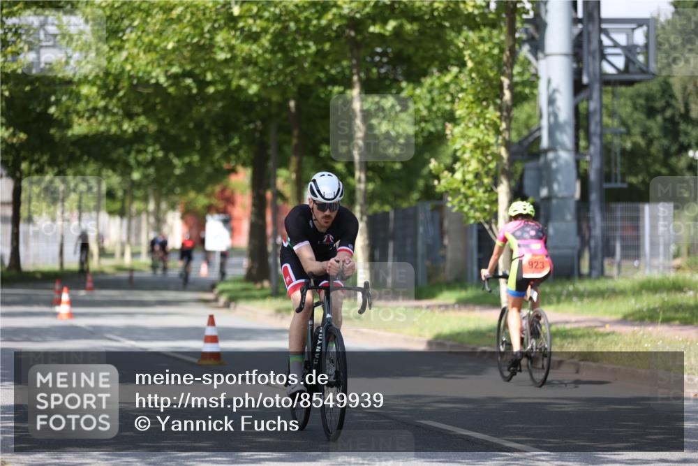 10.08.2025 - GEWOBA Citytriathlon Bremen Yannick Fuchs http://msf.ph/oto/8549939 10.08.2025 12:20:43 Radfahren 563, 631, 734, 772, 829, 899, 900, 940, 1001 meine-sportfotos.de