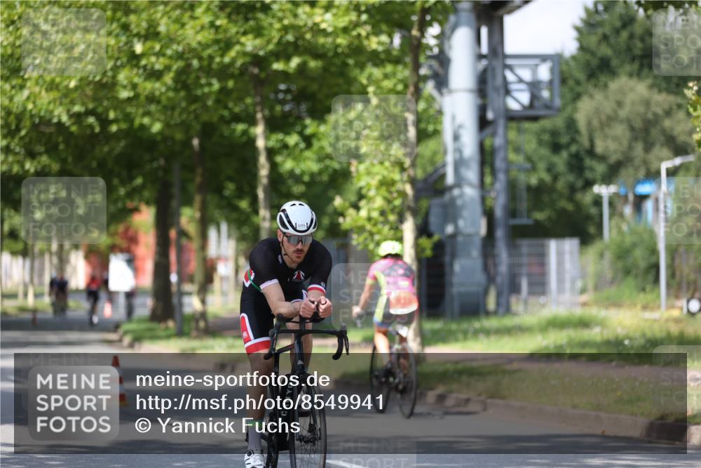 10.08.2025 - GEWOBA Citytriathlon Bremen Yannick Fuchs http://msf.ph/oto/8549941 10.08.2025 12:20:43 Radfahren 563, 631, 734, 772, 829, 899, 900, 940, 1001 meine-sportfotos.de