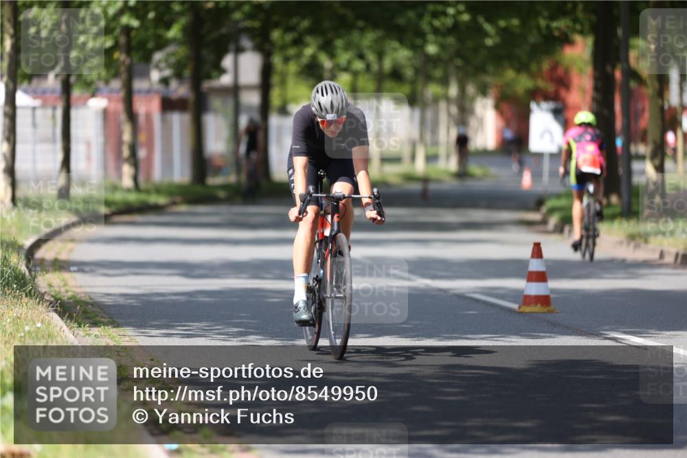 10.08.2025 - GEWOBA Citytriathlon Bremen Yannick Fuchs http://msf.ph/oto/8549950 10.08.2025 12:20:45 Radfahren 563, 734, 772, 795, 829, 899, 900, 940, 1001 meine-sportfotos.de