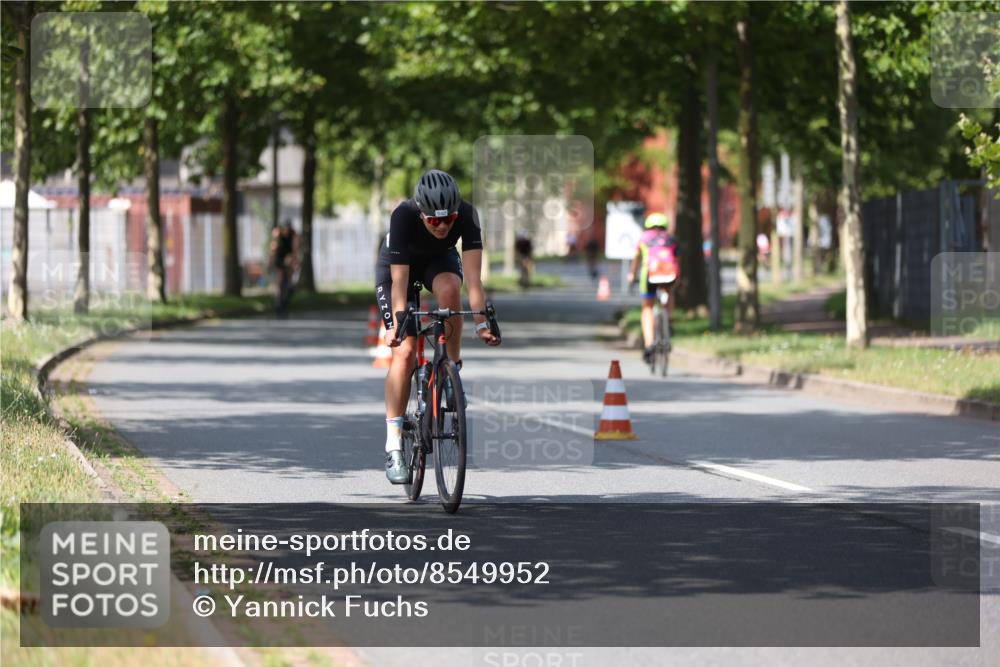10.08.2025 - GEWOBA Citytriathlon Bremen Yannick Fuchs http://msf.ph/oto/8549952 10.08.2025 12:20:45 Radfahren 563, 734, 772, 795, 829, 899, 900, 940, 1001 meine-sportfotos.de