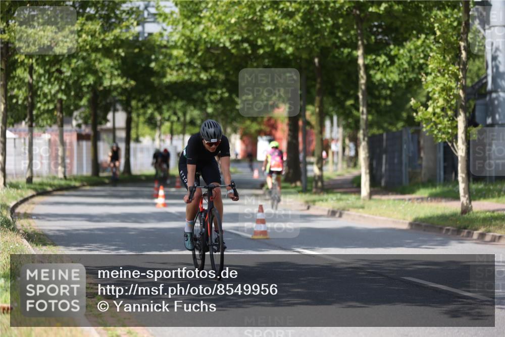 10.08.2025 - GEWOBA Citytriathlon Bremen Yannick Fuchs http://msf.ph/oto/8549956 10.08.2025 12:20:46 Radfahren 563, 734, 772, 795, 829, 899, 900, 940, 1001 meine-sportfotos.de