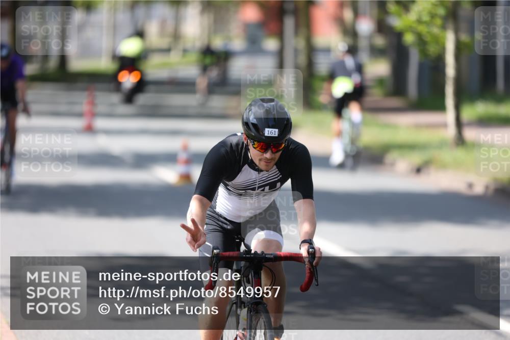 10.08.2025 - GEWOBA Citytriathlon Bremen Yannick Fuchs http://msf.ph/oto/8549957 10.08.2025 14:11:30 Radfahren 70, 161 meine-sportfotos.de