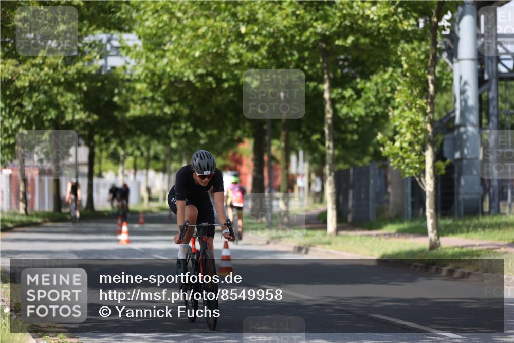 10.08.2025 - GEWOBA Citytriathlon Bremen Yannick Fuchs http://msf.ph/oto/8549958 10.08.2025 12:20:46 Radfahren 563, 734, 772, 795, 829, 899, 900, 940, 1001 meine-sportfotos.de