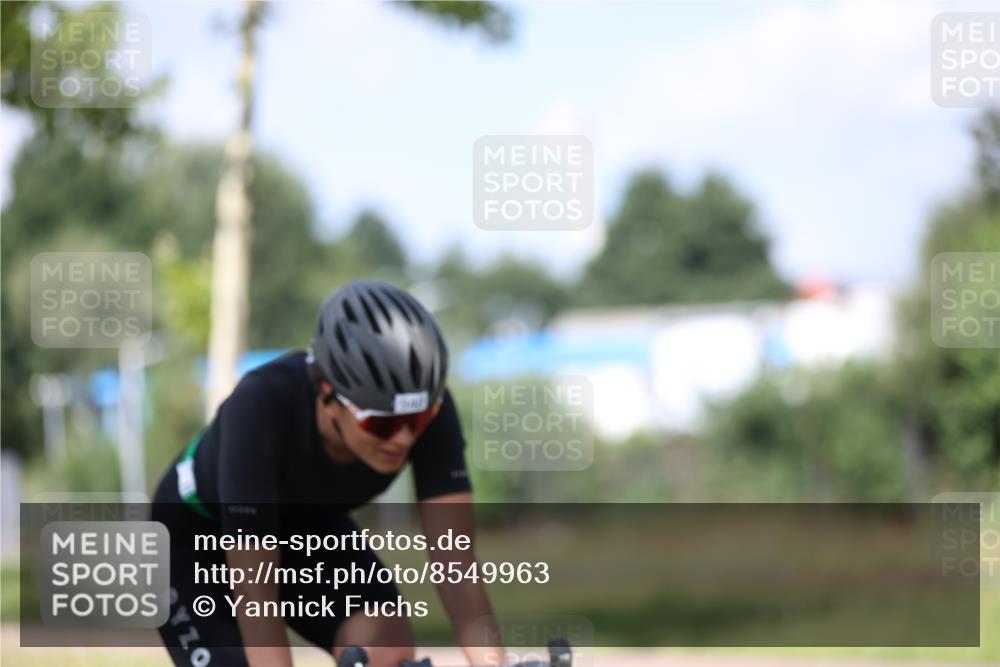 10.08.2025 - GEWOBA Citytriathlon Bremen Yannick Fuchs http://msf.ph/oto/8549963 10.08.2025 12:20:47 Radfahren 563, 734, 772, 795, 829, 899, 900, 940, 1001 meine-sportfotos.de