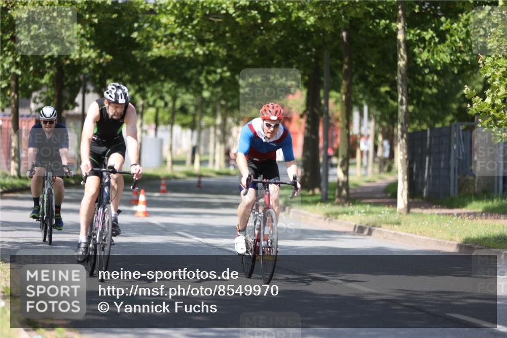 10.08.2025 - GEWOBA Citytriathlon Bremen Yannick Fuchs http://msf.ph/oto/8549970 10.08.2025 12:20:52 Radfahren 581, 701, 772, 795, 829, 899, 940, 1001 meine-sportfotos.de