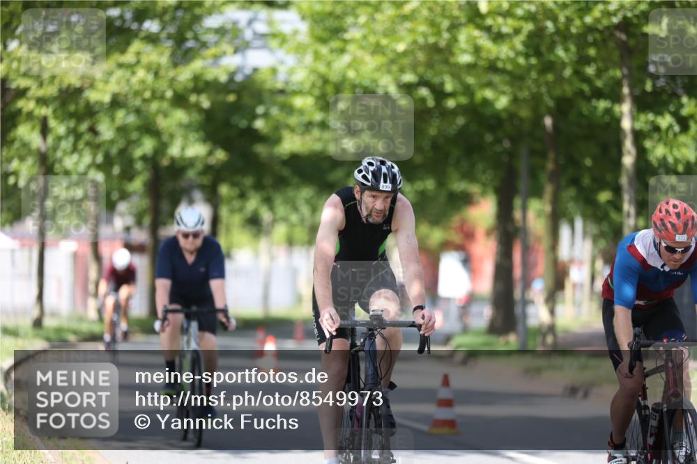 10.08.2025 - GEWOBA Citytriathlon Bremen Yannick Fuchs http://msf.ph/oto/8549973 10.08.2025 12:20:52 Radfahren 581, 701, 772, 795, 829, 899, 940, 1001 meine-sportfotos.de
