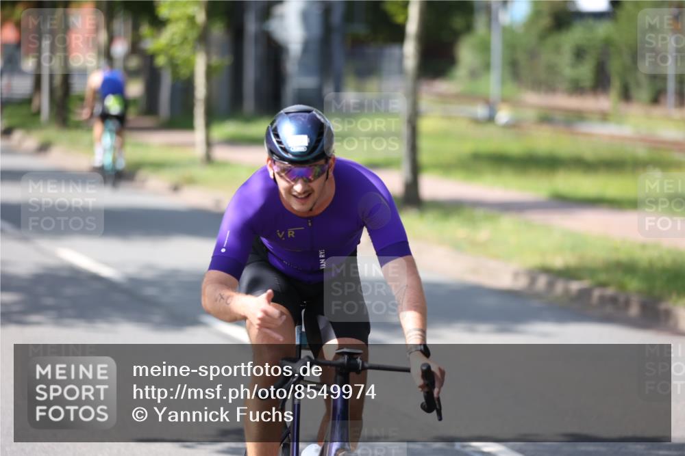 10.08.2025 - GEWOBA Citytriathlon Bremen Yannick Fuchs http://msf.ph/oto/8549974 10.08.2025 14:11:32 Radfahren 70, 161 meine-sportfotos.de