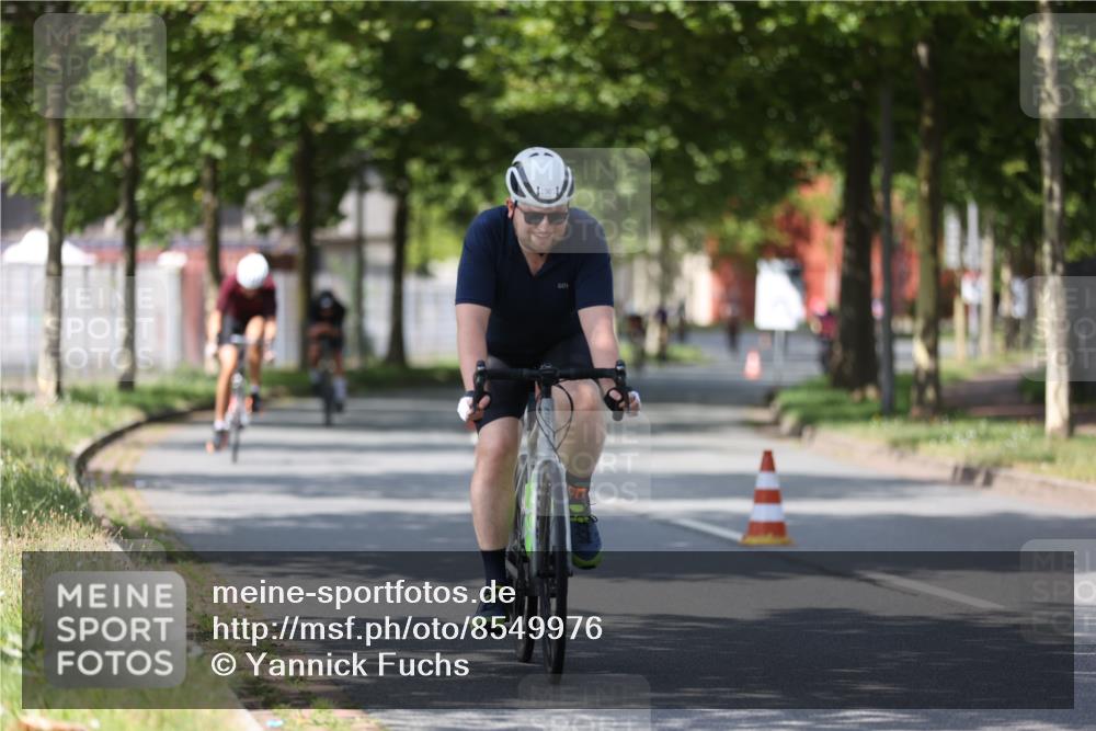10.08.2025 - GEWOBA Citytriathlon Bremen Yannick Fuchs http://msf.ph/oto/8549976 10.08.2025 12:20:53 Radfahren 558, 581, 701, 772, 795, 829, 899, 940, 1001 meine-sportfotos.de