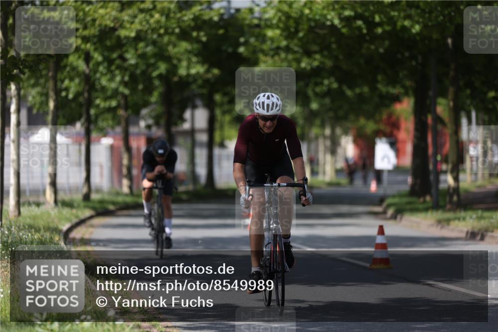 10.08.2025 - GEWOBA Citytriathlon Bremen Yannick Fuchs http://msf.ph/oto/8549989 10.08.2025 12:20:55 Radfahren 558, 581, 701, 772, 795, 899, 940, 1001 meine-sportfotos.de