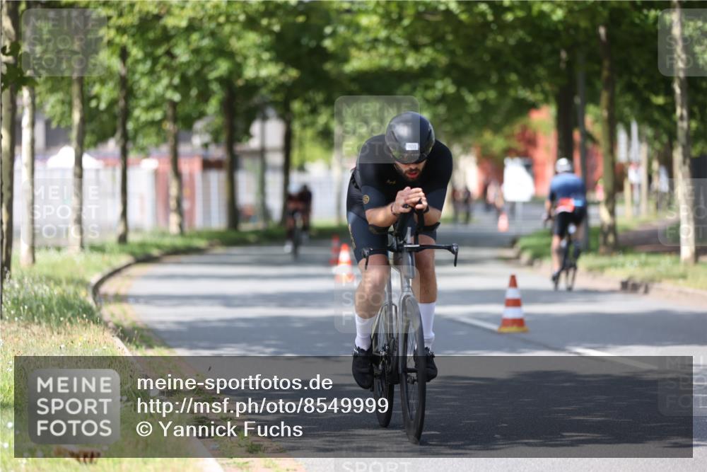 10.08.2025 - GEWOBA Citytriathlon Bremen Yannick Fuchs http://msf.ph/oto/8549999 10.08.2025 12:20:57 Radfahren 558, 581, 662, 701, 758, 772, 795, 899, 940, 969, 1001 meine-sportfotos.de