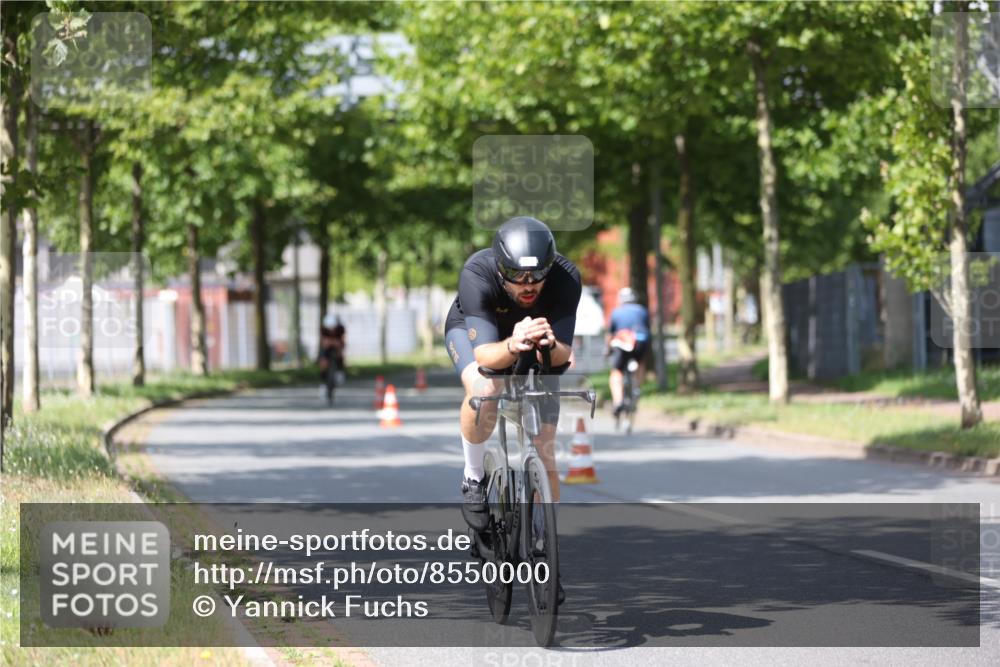 10.08.2025 - GEWOBA Citytriathlon Bremen Yannick Fuchs http://msf.ph/oto/8550000 10.08.2025 12:20:57 Radfahren 558, 581, 662, 701, 758, 772, 795, 899, 940, 969, 1001 meine-sportfotos.de