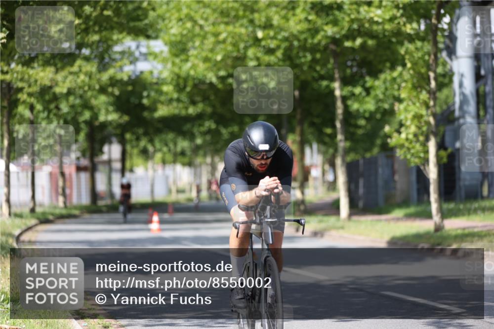 10.08.2025 - GEWOBA Citytriathlon Bremen Yannick Fuchs http://msf.ph/oto/8550002 10.08.2025 12:20:57 Radfahren 558, 581, 662, 701, 758, 772, 795, 899, 940, 969, 1001 meine-sportfotos.de