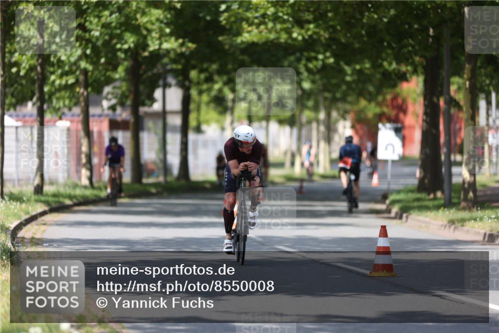 10.08.2025 - GEWOBA Citytriathlon Bremen Yannick Fuchs http://msf.ph/oto/8550008 10.08.2025 12:21:00 Radfahren 558, 581, 662, 701, 758, 772, 795, 813, 869, 899, 969, 1001 meine-sportfotos.de