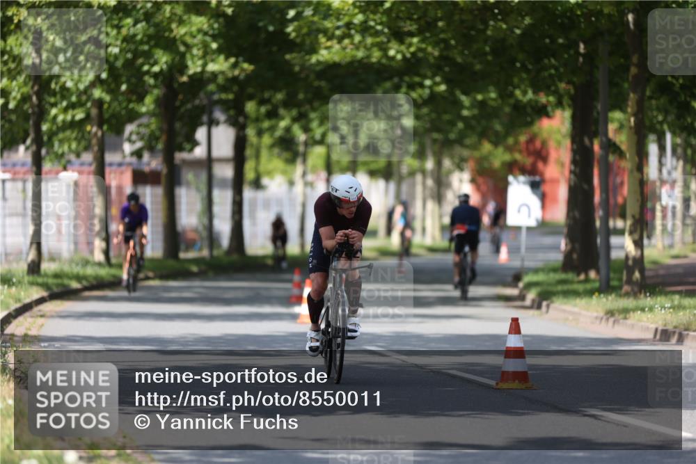 10.08.2025 - GEWOBA Citytriathlon Bremen Yannick Fuchs http://msf.ph/oto/8550011 10.08.2025 12:21:00 Radfahren 558, 581, 662, 701, 758, 772, 795, 813, 869, 899, 969, 1001 meine-sportfotos.de