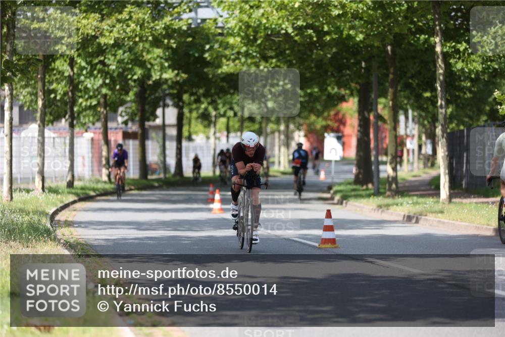 10.08.2025 - GEWOBA Citytriathlon Bremen Yannick Fuchs http://msf.ph/oto/8550014 10.08.2025 12:21:00 Radfahren 558, 581, 662, 701, 758, 772, 795, 813, 869, 899, 969, 1001 meine-sportfotos.de