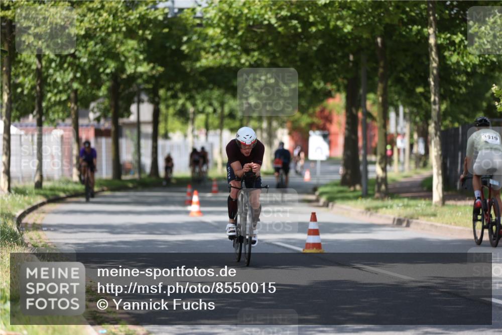 10.08.2025 - GEWOBA Citytriathlon Bremen Yannick Fuchs http://msf.ph/oto/8550015 10.08.2025 12:21:00 Radfahren 558, 581, 662, 701, 758, 772, 795, 813, 869, 899, 969, 1001 meine-sportfotos.de