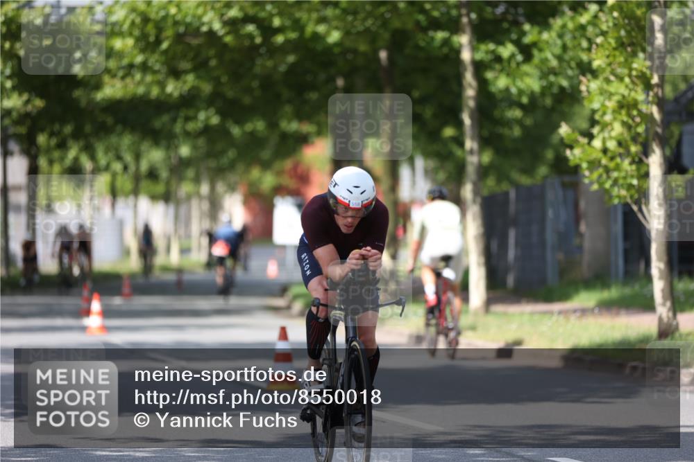 10.08.2025 - GEWOBA Citytriathlon Bremen Yannick Fuchs http://msf.ph/oto/8550018 10.08.2025 12:21:01 Radfahren 555, 558, 581, 662, 701, 758, 772, 795, 813, 869, 899, 969, 1001, 1002 meine-sportfotos.de