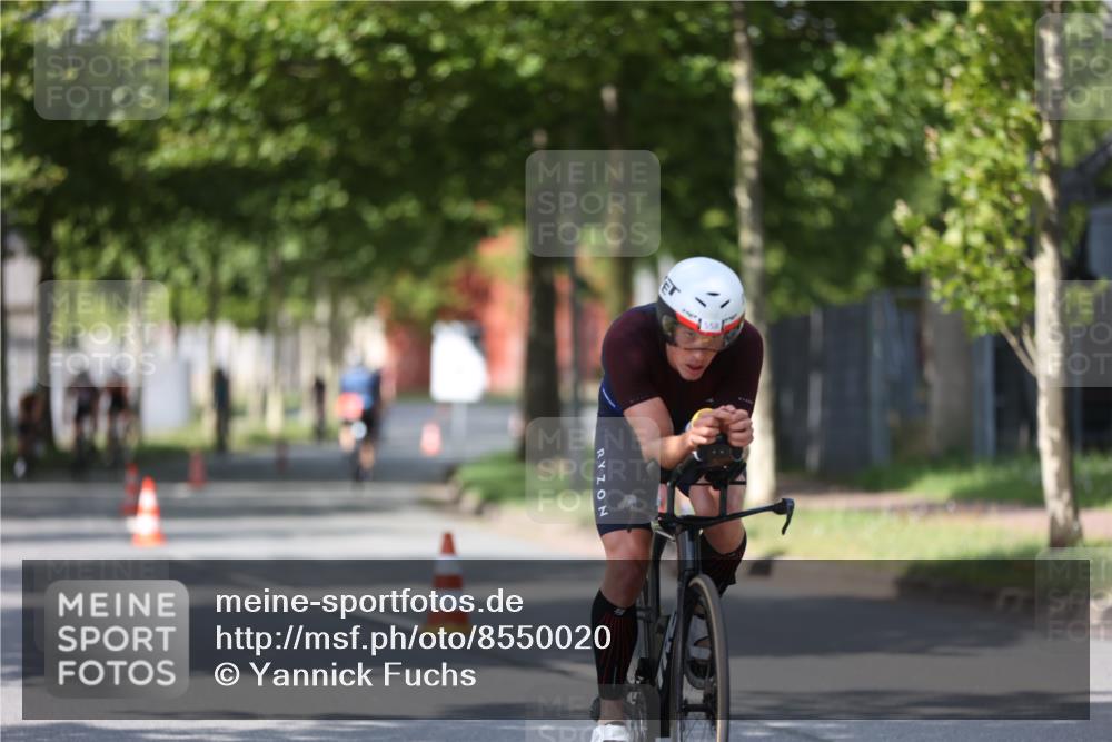 10.08.2025 - GEWOBA Citytriathlon Bremen Yannick Fuchs http://msf.ph/oto/8550020 10.08.2025 12:21:01 Radfahren 555, 558, 581, 662, 701, 758, 772, 795, 813, 869, 899, 969, 1001, 1002 meine-sportfotos.de