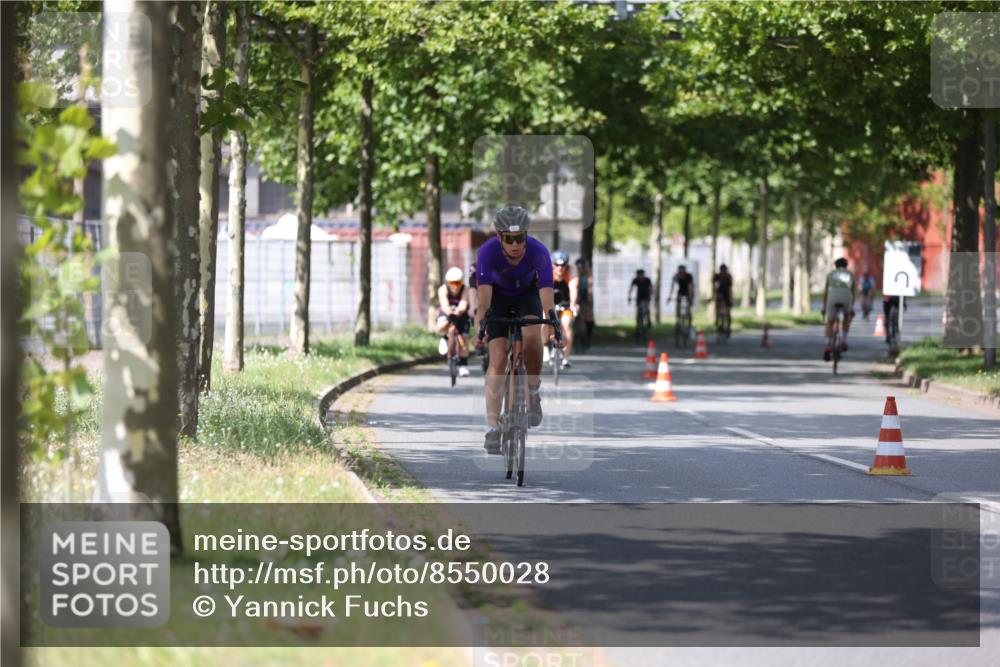 10.08.2025 - GEWOBA Citytriathlon Bremen Yannick Fuchs http://msf.ph/oto/8550028 10.08.2025 12:21:04 Radfahren 555, 558, 581, 662, 701, 758, 772, 795, 813, 869, 899, 969, 1001, 1002 meine-sportfotos.de