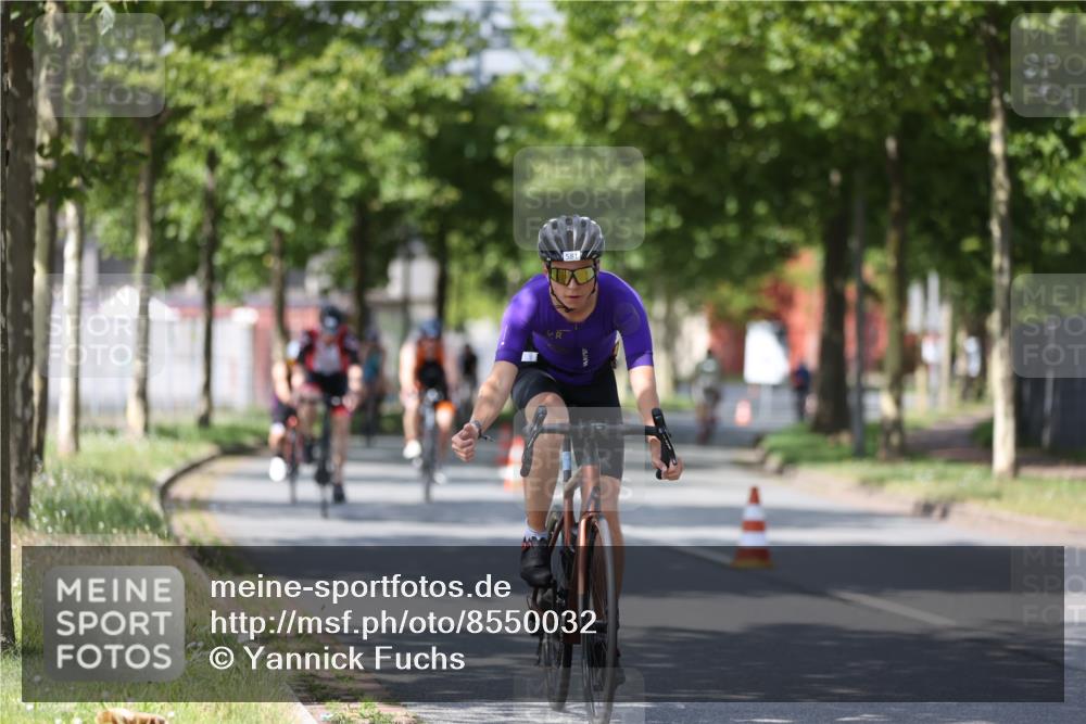 10.08.2025 - GEWOBA Citytriathlon Bremen Yannick Fuchs http://msf.ph/oto/8550032 10.08.2025 12:21:05 Radfahren 555, 558, 581, 662, 701, 758, 772, 785, 795, 813, 869, 969, 1001, 1002 meine-sportfotos.de