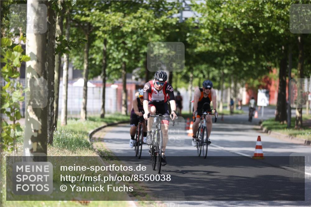 10.08.2025 - GEWOBA Citytriathlon Bremen Yannick Fuchs http://msf.ph/oto/8550038 10.08.2025 12:21:06 Radfahren 555, 558, 581, 662, 701, 758, 772, 785, 795, 813, 869, 969, 1001, 1002 meine-sportfotos.de