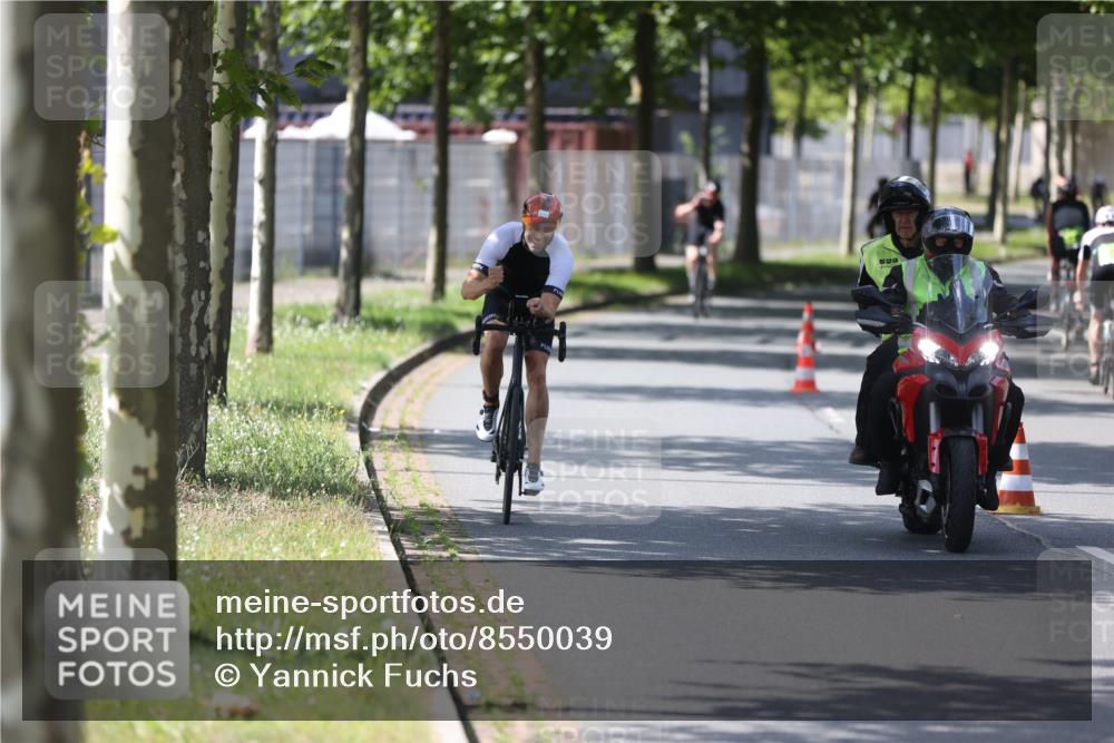 10.08.2025 - GEWOBA Citytriathlon Bremen Yannick Fuchs http://msf.ph/oto/8550039 10.08.2025 14:12:10 Radfahren 12, 27, 42, 156, 168, 172 meine-sportfotos.de