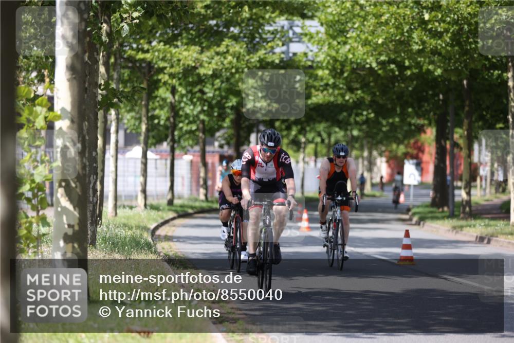 10.08.2025 - GEWOBA Citytriathlon Bremen Yannick Fuchs http://msf.ph/oto/8550040 10.08.2025 12:21:07 Radfahren 555, 558, 581, 662, 701, 758, 772, 785, 795, 813, 869, 969, 1002 meine-sportfotos.de