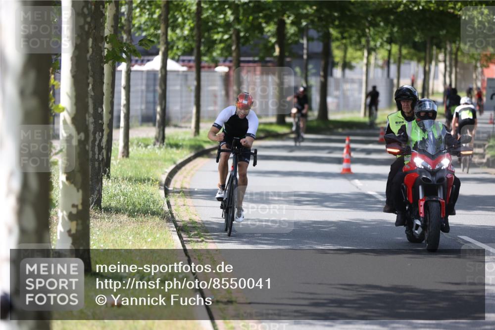 10.08.2025 - GEWOBA Citytriathlon Bremen Yannick Fuchs http://msf.ph/oto/8550041 10.08.2025 14:12:11 Radfahren 10, 12, 27, 42, 172 meine-sportfotos.de