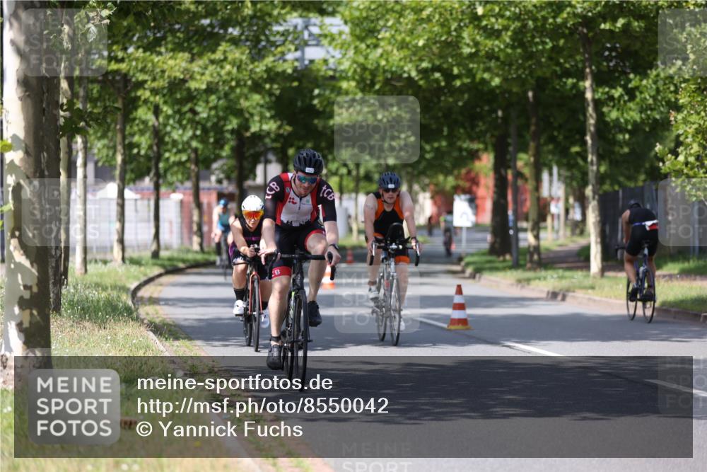 10.08.2025 - GEWOBA Citytriathlon Bremen Yannick Fuchs http://msf.ph/oto/8550042 10.08.2025 12:21:07 Radfahren 555, 558, 581, 662, 701, 758, 772, 785, 795, 813, 869, 969, 1002 meine-sportfotos.de