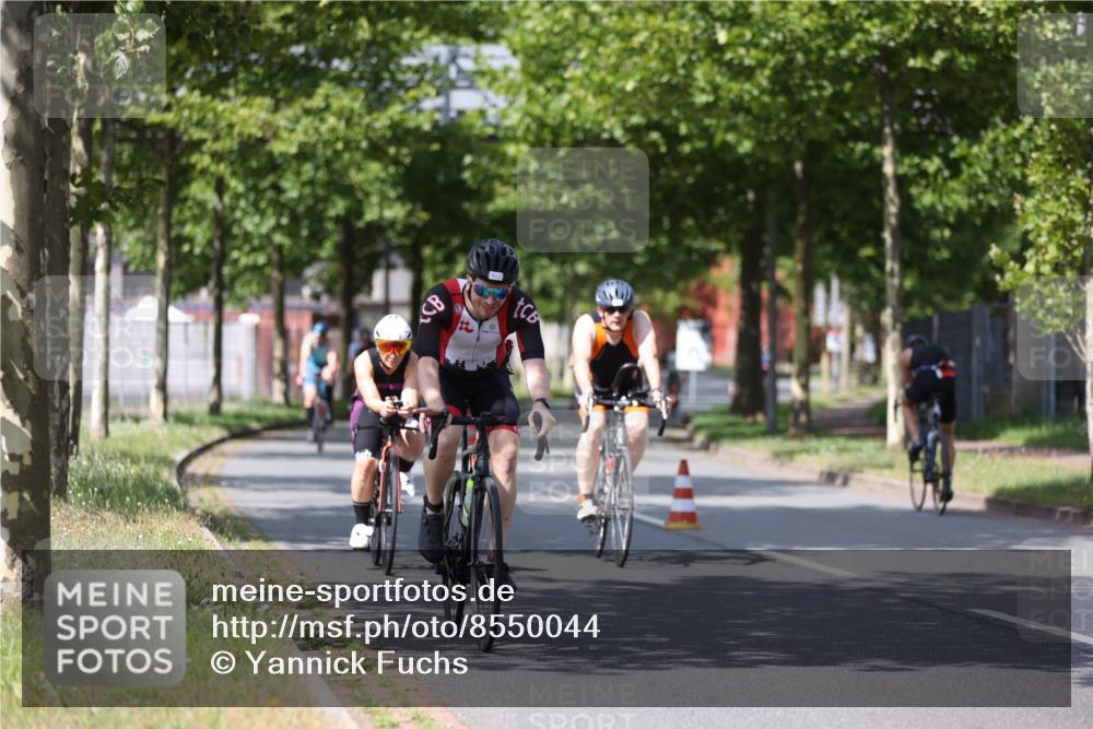 10.08.2025 - GEWOBA Citytriathlon Bremen Yannick Fuchs http://msf.ph/oto/8550044 10.08.2025 12:21:07 Radfahren 555, 558, 581, 662, 701, 758, 772, 785, 795, 813, 869, 969, 1002 meine-sportfotos.de