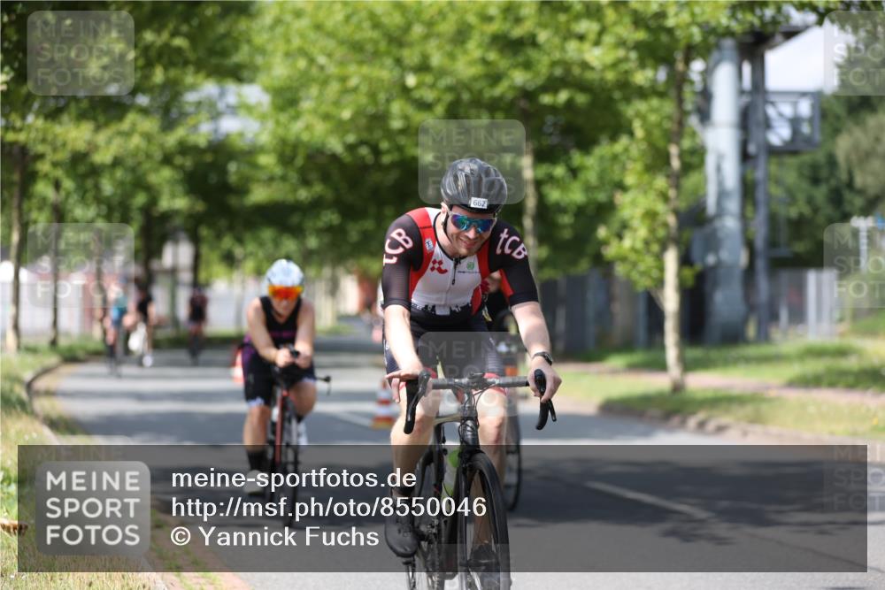 10.08.2025 - GEWOBA Citytriathlon Bremen Yannick Fuchs http://msf.ph/oto/8550046 10.08.2025 12:21:08 Radfahren 555, 558, 581, 662, 701, 758, 785, 795, 813, 869, 969, 975, 1002 meine-sportfotos.de