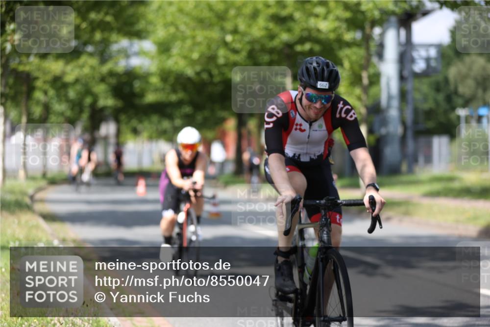 10.08.2025 - GEWOBA Citytriathlon Bremen Yannick Fuchs http://msf.ph/oto/8550047 10.08.2025 12:21:08 Radfahren 555, 558, 581, 662, 701, 758, 785, 795, 813, 869, 969, 975, 1002 meine-sportfotos.de