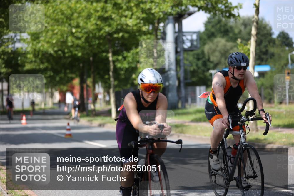 10.08.2025 - GEWOBA Citytriathlon Bremen Yannick Fuchs http://msf.ph/oto/8550051 10.08.2025 12:21:08 Radfahren 555, 558, 581, 662, 701, 758, 785, 795, 813, 869, 969, 975, 1002 meine-sportfotos.de