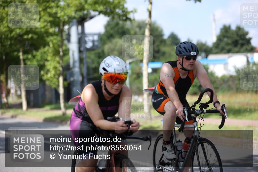 10.08.2025 - GEWOBA Citytriathlon Bremen Yannick Fuchs http://msf.ph/oto/8550054 10.08.2025 12:21:08 Radfahren 555, 558, 581, 662, 701, 758, 785, 795, 813, 869, 969, 975, 1002 meine-sportfotos.de