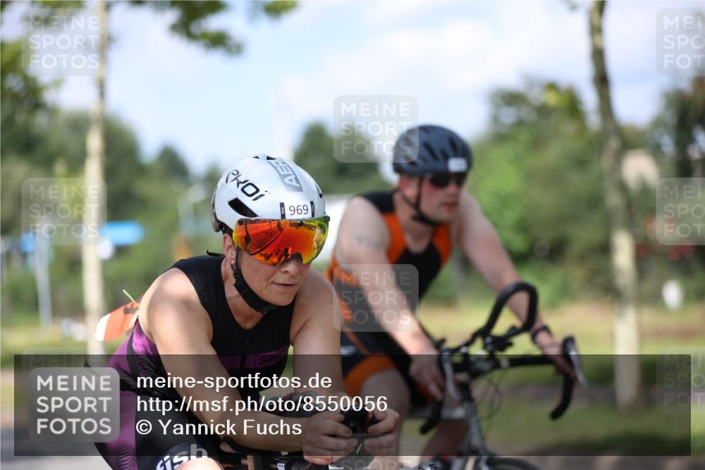 10.08.2025 - GEWOBA Citytriathlon Bremen Yannick Fuchs http://msf.ph/oto/8550056 10.08.2025 12:21:09 Radfahren 555, 558, 581, 662, 701, 758, 785, 795, 813, 869, 969, 975, 1002 meine-sportfotos.de