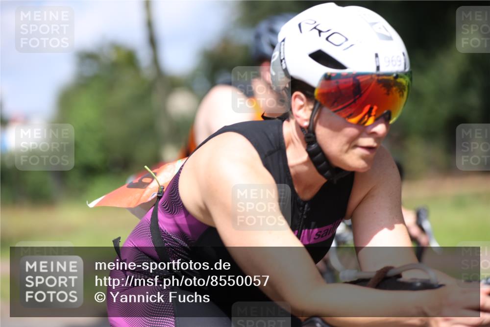 10.08.2025 - GEWOBA Citytriathlon Bremen Yannick Fuchs http://msf.ph/oto/8550057 10.08.2025 12:21:09 Radfahren 555, 558, 581, 662, 701, 758, 785, 795, 813, 869, 969, 975, 1002 meine-sportfotos.de
